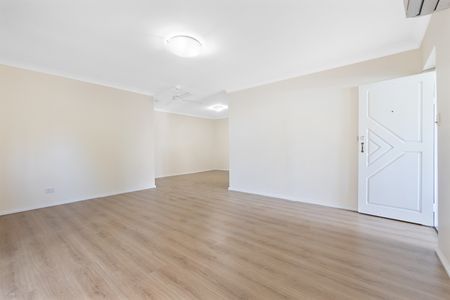Bright & Spacious 4-Bedroom! - Photo 3