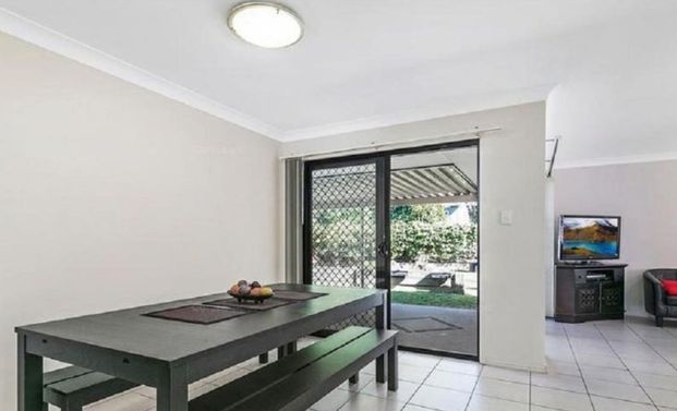 Low Set Family Home in Wynnum&excl; - Photo 1