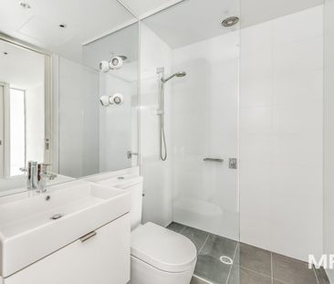 The epitome of inner-city living - Photo 4