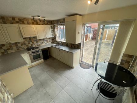 2 bedroom semi-detached house to rent - Photo 4