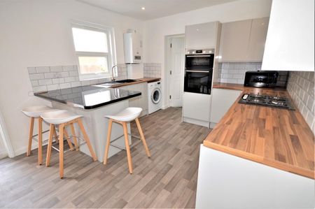 6 bedroom semi-detached house to rent - Photo 5