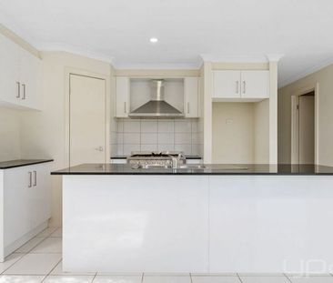 45 Nantha Way, BROOKFIELD - Photo 2