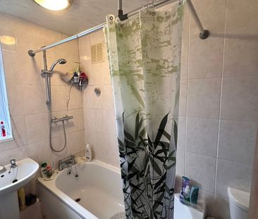 Room in a Shared House, Hackney Svenue, M40 - Photo 4