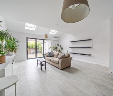 3 bedroom end of terrace house to rent - Photo 1