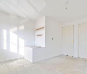 3 bedroom detached house to rent - Photo 3