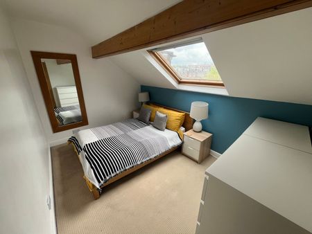 3 bedroom apartment to rent - Photo 2