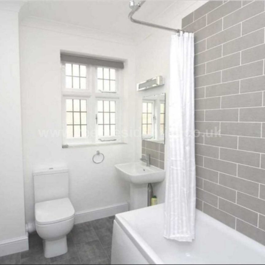 Hadleigh Road, Leigh On Sea - Photo 1