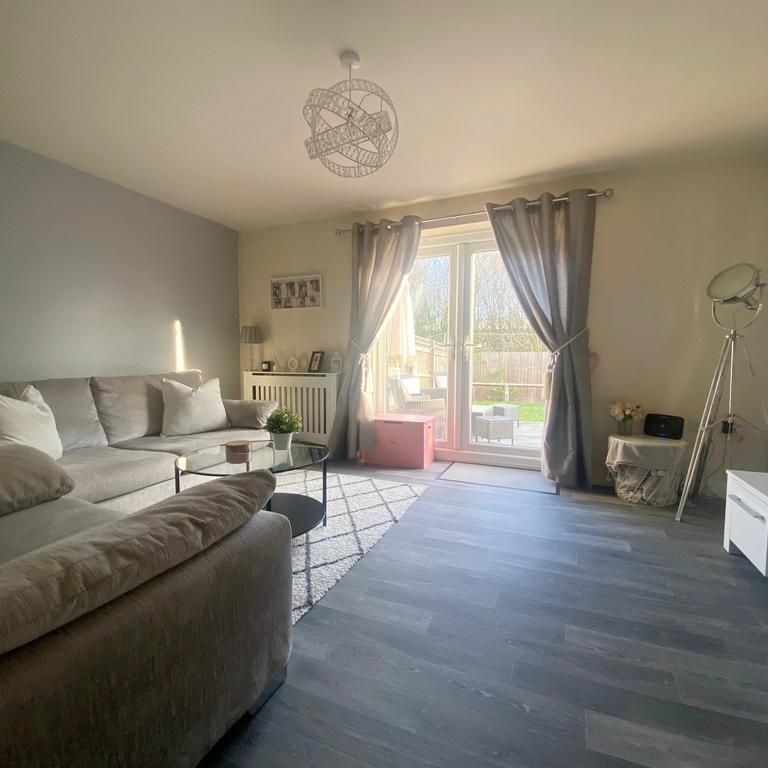3 bedroom semi-detached house to rent - Photo 1