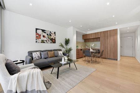 Large Modern Ground Floor Apartment plus Study in the Heart of Miranda - Photo 2