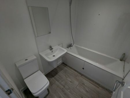 Flat to rent on - Photo 3