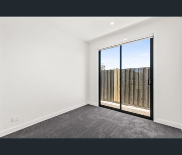 18 Tawny St, Fraser Rise, Vic 3336 - Photo 5