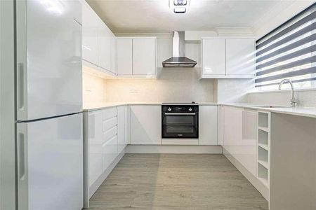 Priory Court, Harlow, CM18 - Photo 4