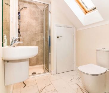 Room in a Shared House, Nigel Road, M9 - Photo 4