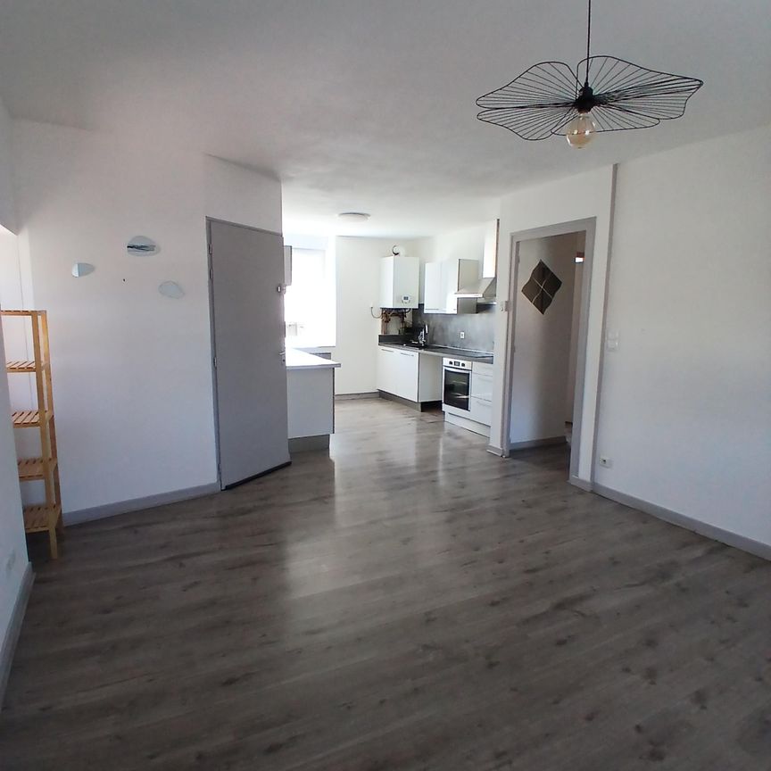 Location Appartement 3 pièces 54m² MONTCEAU LES MINES 71300 - Photo 1