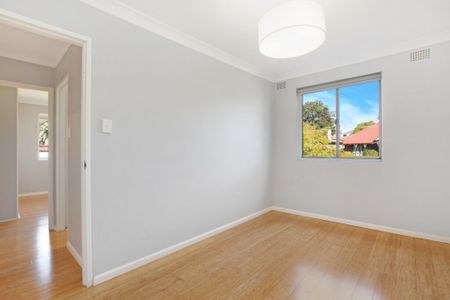 Stylishly Renovated 2-Bedroom Apartment in Prime Chatswood Location - Photo 3