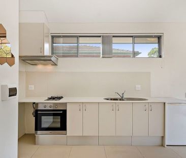 Modern Studio Apartment with Balcony (Level 2) - Photo 5