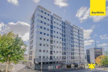 City Living Made Easy - 3-Bedroom Apartment on Queen Street - Photo 5