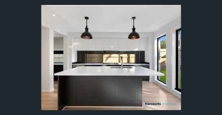 Modern Family Entertainer in a Prime Location - Photo 2