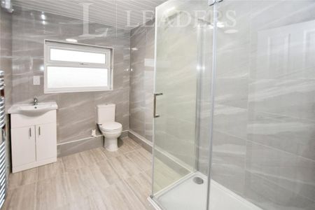 4 bedroom semi-detached house to rent - Photo 2