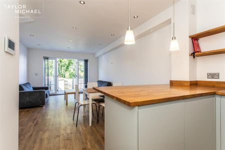 4 bedroom terraced house to rent - Photo 3