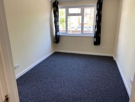 Greywell Road, Havant, Hampshire, PO9 5AL - Photo 2