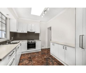 Convenient, Large and Fabulous 3 Bedroom Family Home in Wantirna South - Photo 1