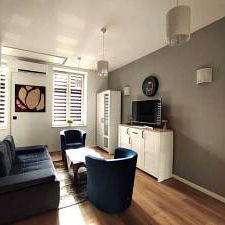 Przytulne mieszkanie z antresolą w centrum - Photo 1