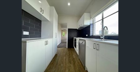 Modern Comfort and Convenience in a Blue-Chip Camberwell Pocket - Photo 5