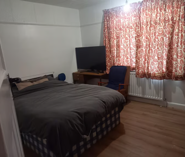 1 bedroom in a house share to rent - Photo 1