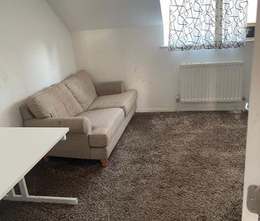 2 Bed Flat, Addington Way, LU4 - Photo 1