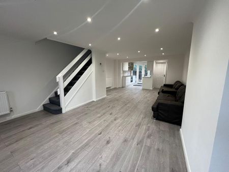 3 bedroom terraced house to rent - Photo 4