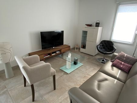 Location Appartement 3 Pièces 67 m² - Photo 2