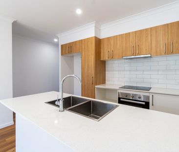 New near low maintenance living! 3 bedrooms (including 1 downstairs) - Photo 5