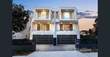 Spacious Family Home in Dover Heights - Photo 3