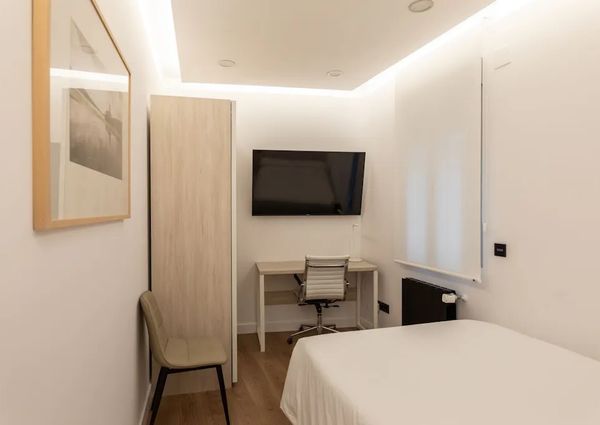 Calle de las Navas de Tolosa, Madrid, Community of Madrid 28013