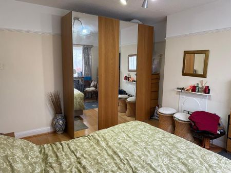 4 bedroom semi-detached house to rent - Photo 2