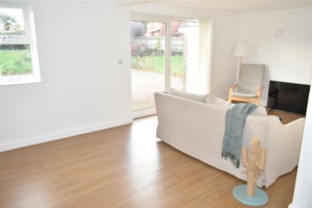 4 bedroom detached house to rent - Photo 3