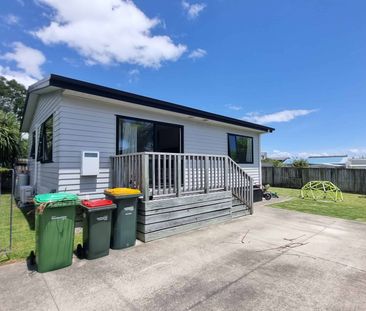 Central Beachlands, ready for summer! - Photo 3