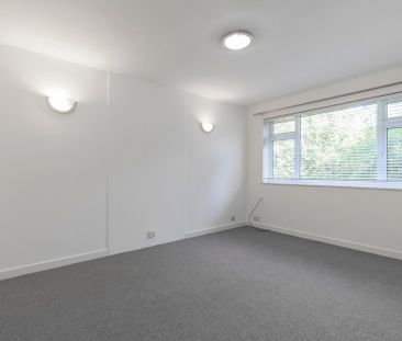 Kingsholm Court, Gloucester GL1 3DH - Photo 4
