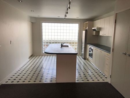 Character 3 Bedroom apartment - Photo 3