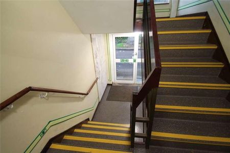 The Highlands, Abbotts Road, Barnet, EN5 - Photo 2