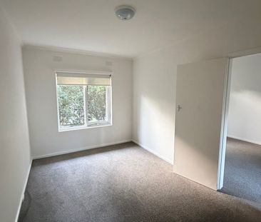 Charming 1 Bedroom Apartment in Caulfield North - A Serene Retreat ... - Photo 1