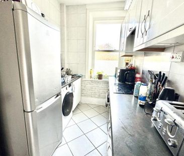 Bedsit to rent - Photo 2