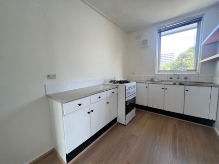 Top Floor Apartment - Photo 4