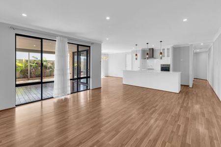 Four Bedroom Family Home in Baldivis with a Pool! - Photo 2