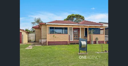 NEWLY RENOVATED, THREE-BEDROOM HOME WITHIN WALKING DISTANCE TO THE FORESHORE - Photo 3