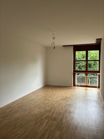 "Renovated maisonette apartment with garden seating area" - Photo 2