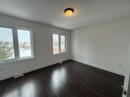 For Lease - 540 Essa Road Unit# 21, Barrie, Ontario - Photo 4