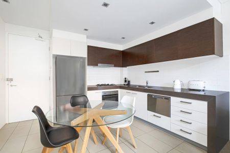 Position Perfect North Facing 1 Bedroom Plus Study Townhouse In The Heart Of Randwick- Air-Conditioned - Photo 5