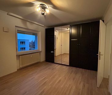 Ihr neues Zuhause! Großzügig geschnittene 3-Zimmer-Wohnung in ruhig... - Photo 2